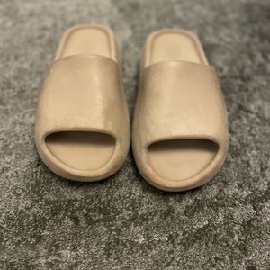 Yeezy slides ‘Pure’